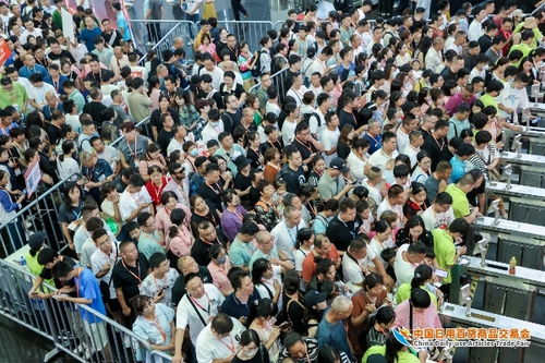 人流如潮星聚上海，百货盛会再启新章——第116届中国日用百货商品交易会盛大开幕