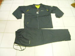 雷诺斯运动套装 福州荣登贸易的鞋帽服饰与童装零售批发全解析